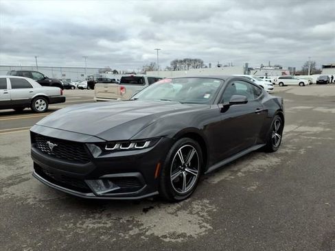 Used 2024 Ford Mustang Coupe image 3