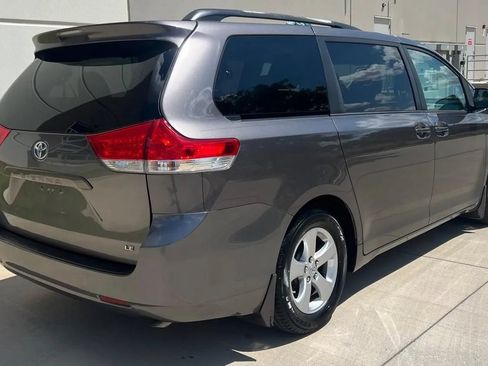 Used 2013 Toyota Sienna LE FWD image 7