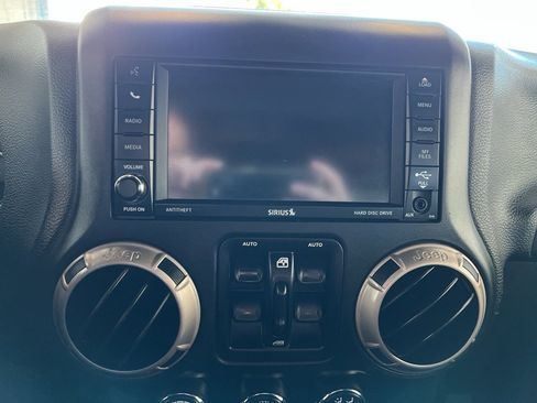 Used 2016 Jeep Wrangler Unlimited Sahara image 14