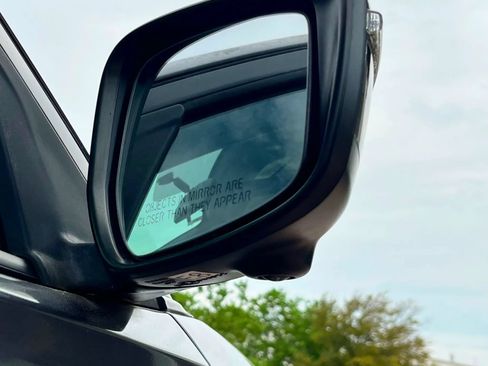 Used 2019 Nissan Kicks SR w/ SR Premium Package FWD image 15