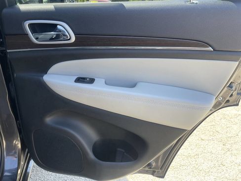 Used 2018 Jeep Grand Cherokee Limited image 15
