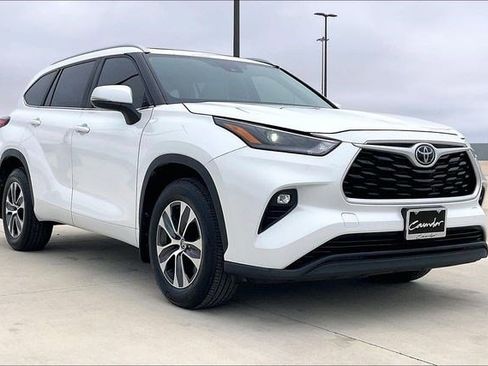 Used 2023 Toyota Highlander XLE image 13