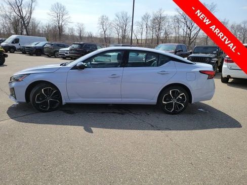 Used 2023 Nissan Altima 2.5 SR image 6