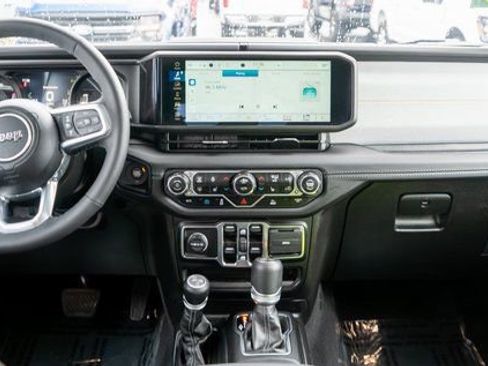 Used 2025 Jeep Wrangler Unlimited Sahara image 14