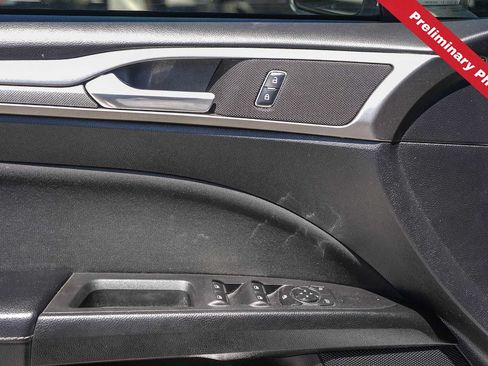Used 2018 Ford Fusion SE w/ Fusion SE Technology Package FWD image 16