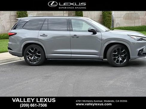 Used 2025 Lexus TX 500h AWD image 3