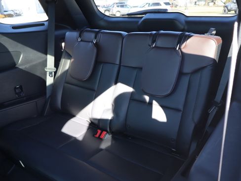 Used 2022 Ford Explorer Platinum w/ Equipment Group 601A image 11