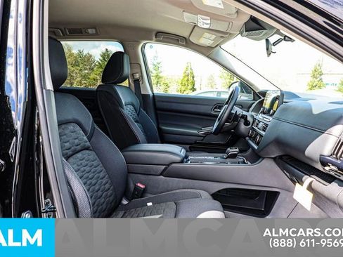 Used 2025 Nissan Pathfinder S image 23
