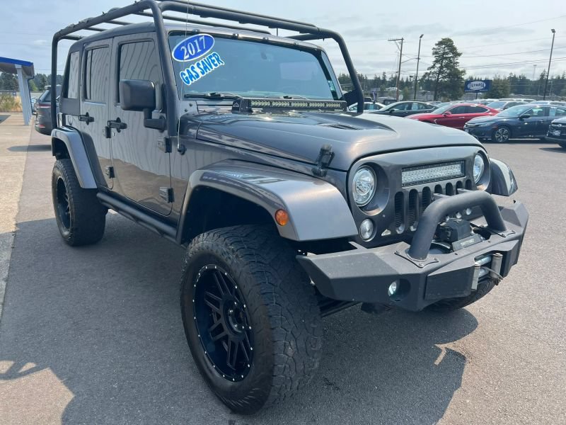 Used 2017 Jeep Wrangler Unlimited Sahara w/ Max Tow Package AWD/4WD image 4