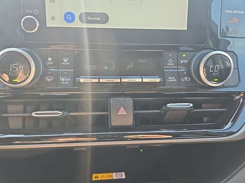 Used 2023 Toyota Highlander XLE image 23