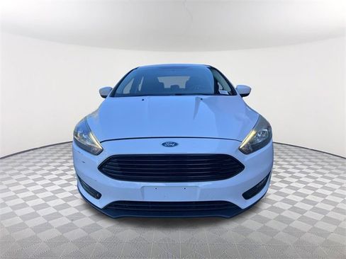 Used 2018 Ford Focus SE w/ SE Appearance Package image 2