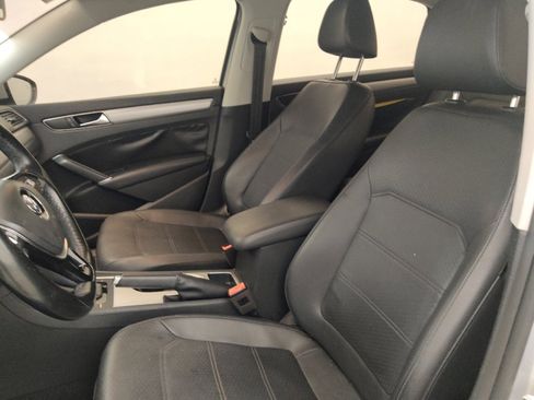 Used 2019 Volkswagen Passat 2.0T Wolfsburg FWD image 17