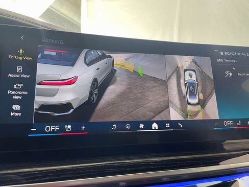 Used 2025 BMW 740i xDrive image 22