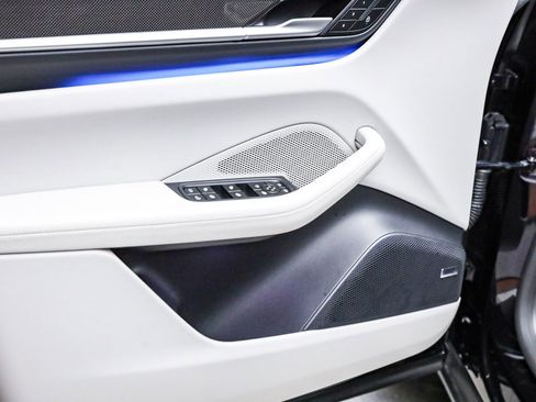 Certified 2025 Porsche Macan 4S Electric AWD/4WD image 21