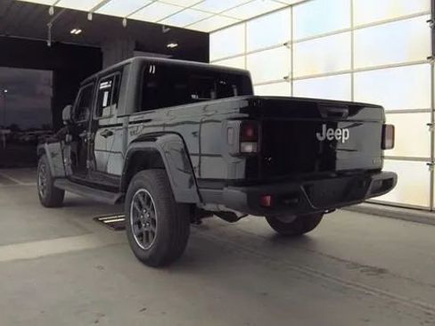 Used 2023 Jeep Gladiator Overland image 2