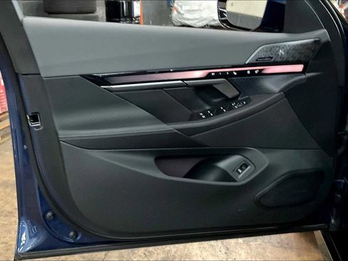 Used 2025 BMW i5 xDrive40 w/ Executive Package image 26