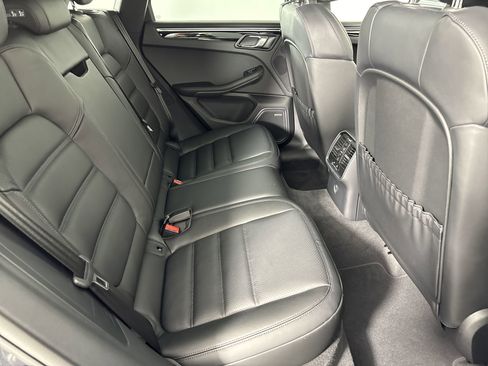 Certified 2025 Porsche Macan image 28