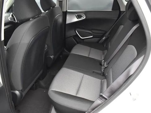 Used 2025 Kia Soul LX w/ LX Technology Package FWD image 15