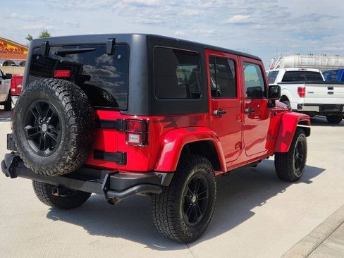 Used 2017 Jeep Wrangler Unlimited Sahara AWD/4WD image 6
