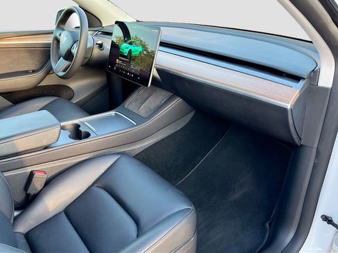 Used 2025 Tesla Model Y Long Range AWD/4WD image 31