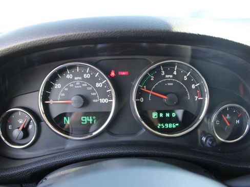 Used 2018 Jeep Wrangler Sahara w/ Connectivity Group AWD/4WD image 22