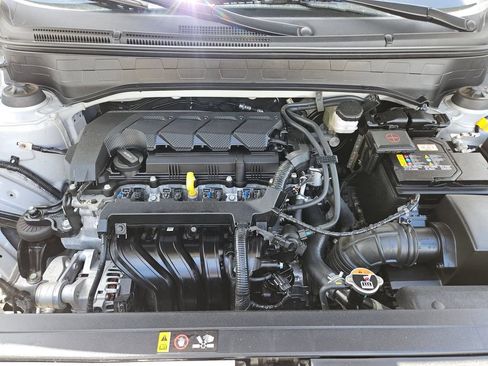 Used 2025 Hyundai Venue SEL FWD image 23