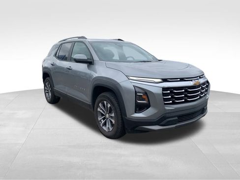 Used 2025 Chevrolet Equinox LT w/ Convenience Package II image 3