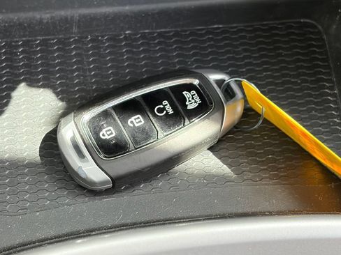 Used 2025 Hyundai Venue SEL FWD image 12