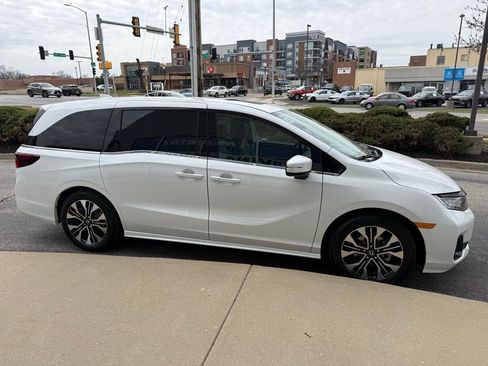 New 2026 Honda Odyssey Elite image 5