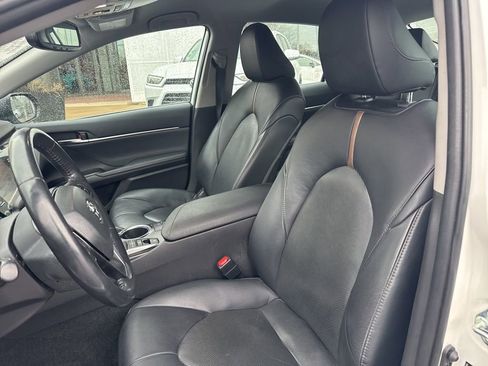 Used 2020 Toyota Camry XLE image 10