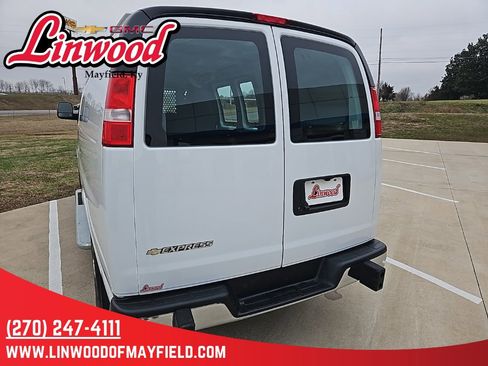 Used 2024 Chevrolet Express 2500 w/ Driver Convenience Package image 4