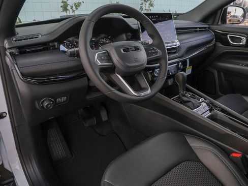 New 2026 Jeep Compass Latitude image 11