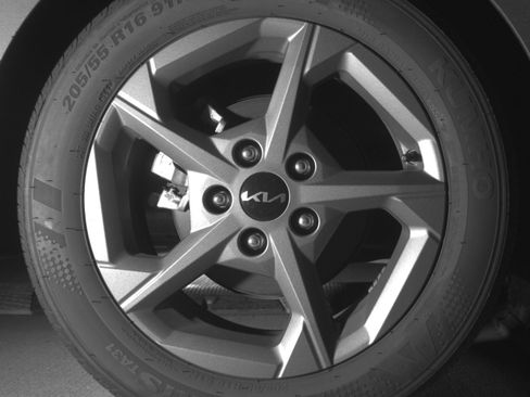 Used 2025 Kia K4 LXS image 15