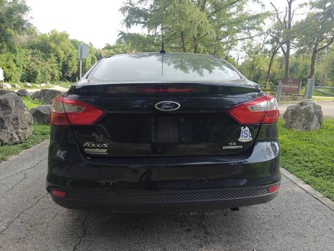 Used 2014 Ford Focus SE FWD image 4