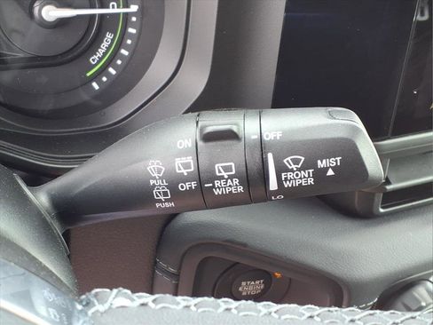 Used 2025 Jeep Wrangler Sahara image 30