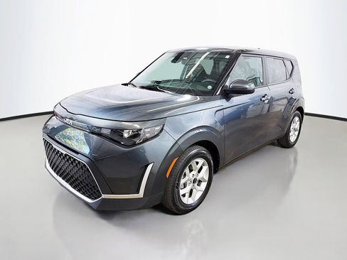 Used 2023 Kia Soul LX w/ LX Technology Package FWD image 6