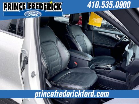 Used 2023 Ford Escape Platinum w/ Premium Technology Package image 7