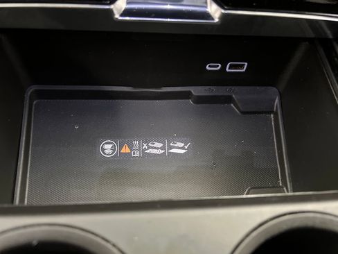 Used 2025 GMC Yukon XL Denali RWD image 52