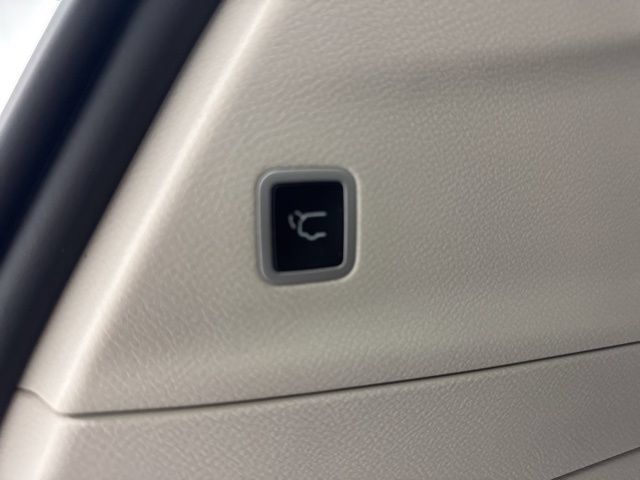 Used 2023 Chrysler Pacifica Touring-L FWD image 28