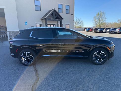 Used 2024 Chevrolet Equinox EV LT image 8