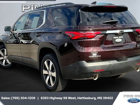 Used 2023 Chevrolet Traverse LT w/ LT Premium Package image 2
