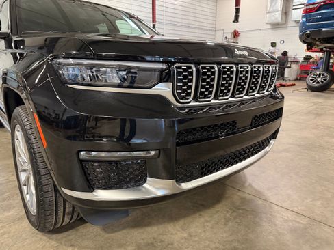 Used 2025 Jeep Grand Cherokee L Summit w/ Luxury Tech Group V AWD/4WD image 2
