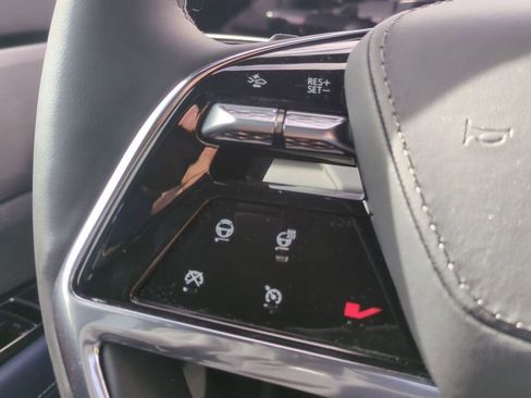 Used 2026 Cadillac Vistiq Premium Luxury image 25