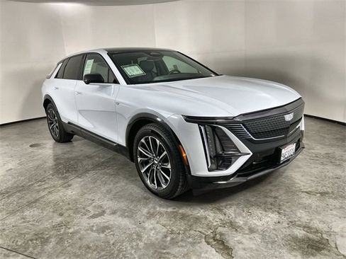 Used 2026 Cadillac Lyriq Sport image 2