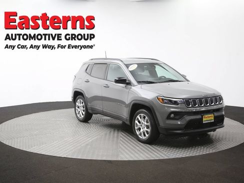 Used 2023 Jeep Compass Latitude AWD/4WD image 48