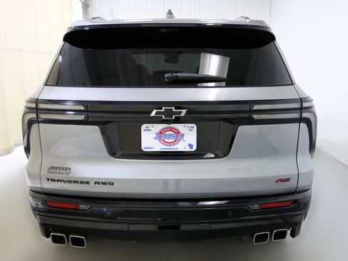 Used 2024 Chevrolet Traverse RS image 17