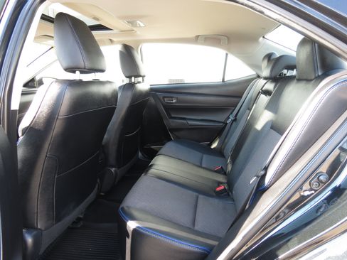 Used 2017 Toyota Corolla SE w/ SE Premium Package FWD image 31