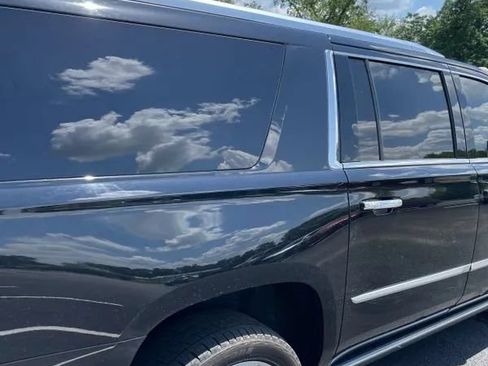 Used 2017 Cadillac Escalade ESV Platinum AWD/4WD image 9