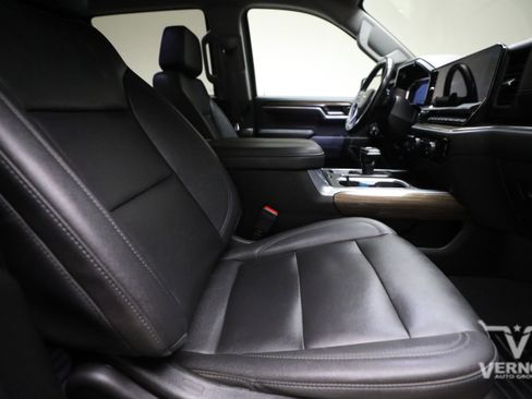 Used 2023 Chevrolet Silverado 1500 LT w/ Leather Package AWD/4WD image 11