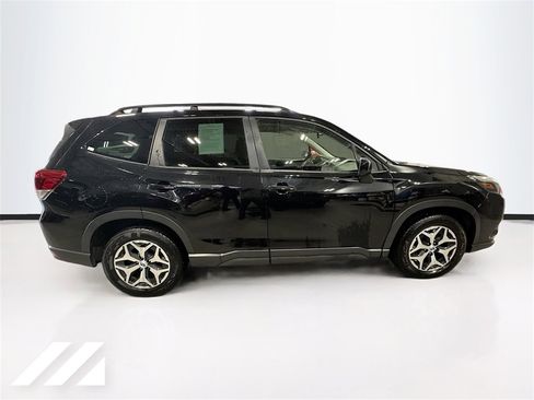 Certified 2023 Subaru Forester Premium image 4
